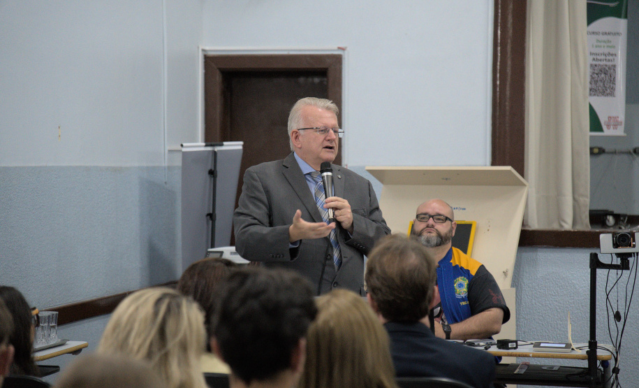 SEED - Semana do Voto Jovem: escolas estaduais recebem atendimento entre o s dias 10 e 14