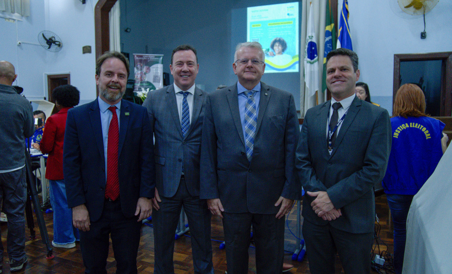 SEED - Semana do Voto Jovem: escolas estaduais recebem atendimento entre o s dias 10 e 14