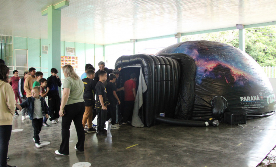 UNICENTRO - Planetário da Unicentro leva experiência imersiva em astronomia às escolas da região