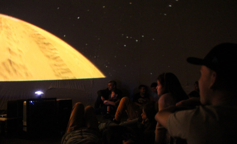 UNICENTRO - Planetário da Unicentro leva experiência imersiva em astronomia às escolas da região