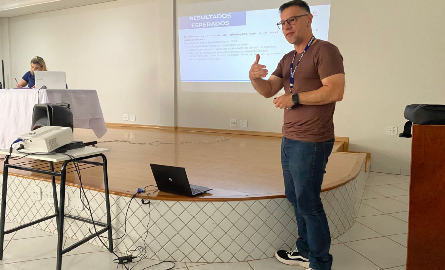 Treinamento sobre suspeitas e emergências avícolas é promovido pelo Governo do Paraná