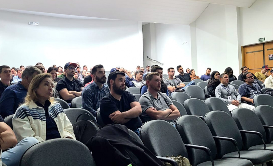 ADAPAR - Paraná promove atualização técnica para médicos veterinários habilitados em diversas regiões do Paraná