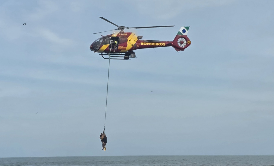 BOMBEIROS - Helicóptero Arcanjo 01 inicia prontidão no litoral após treinamento conjunto de resgate aéreo