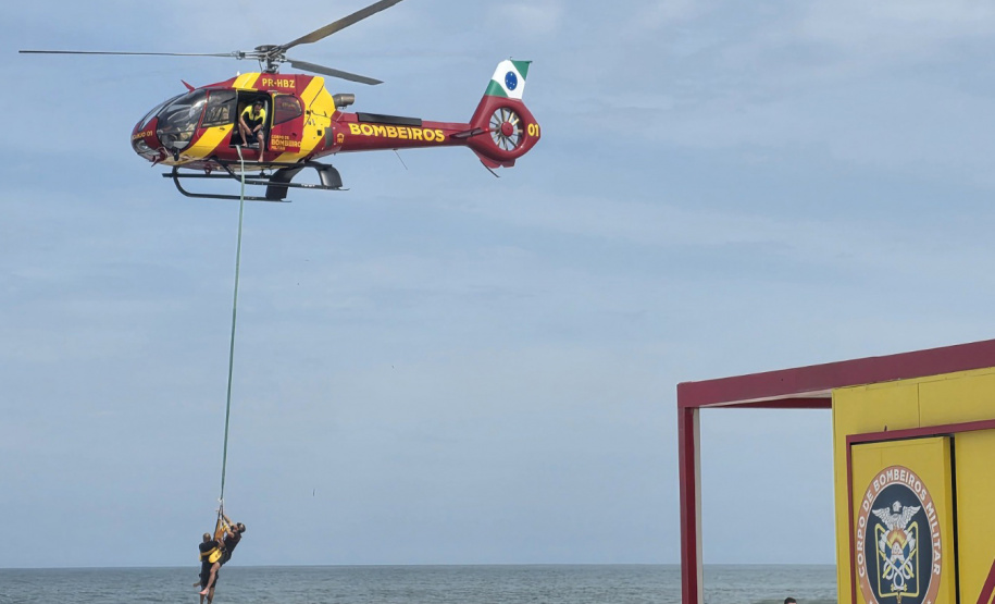 BOMBEIROS - Helicóptero Arcanjo 01 inicia prontidão no litoral após treinamento conjunto de resgate aéreo