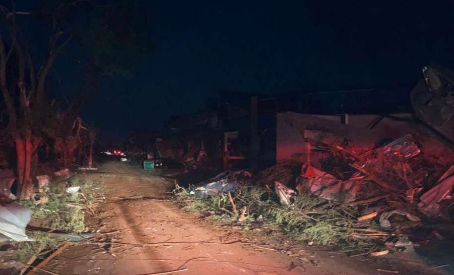 432 pessoas são atendidas após tornado em Rio Bonito do Iguaçu; governador decola para região