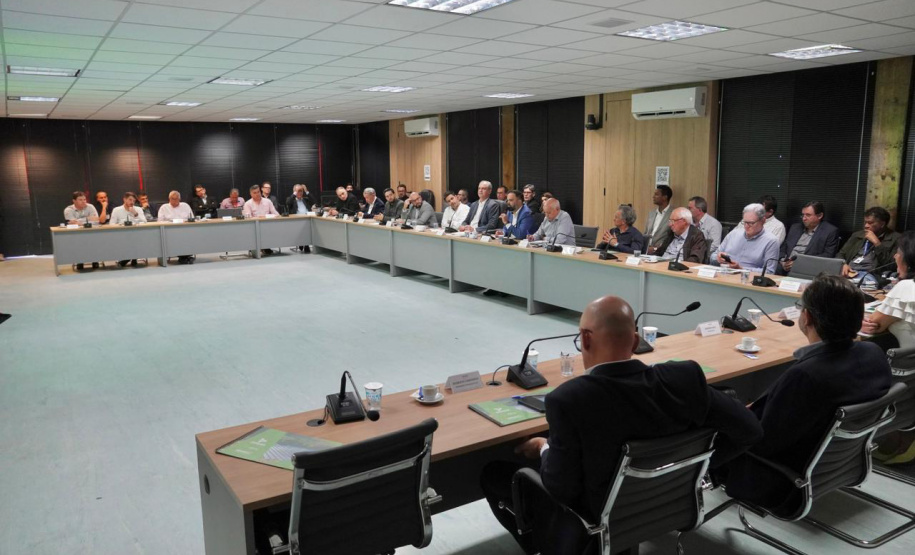 SEPL - Governo do Paraná instalará usinas de geração de energia solar para promover sustentabilidade e reduzir custos públicos