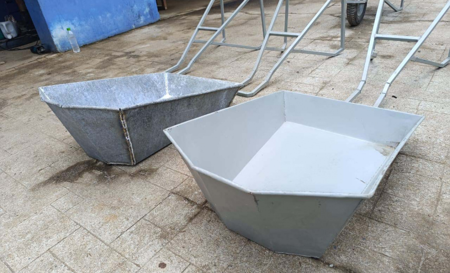 Oficina de serralheria do Complexo Penal de Piraquara produz carrinhos de mão para Rio Bonito do Iguaçu