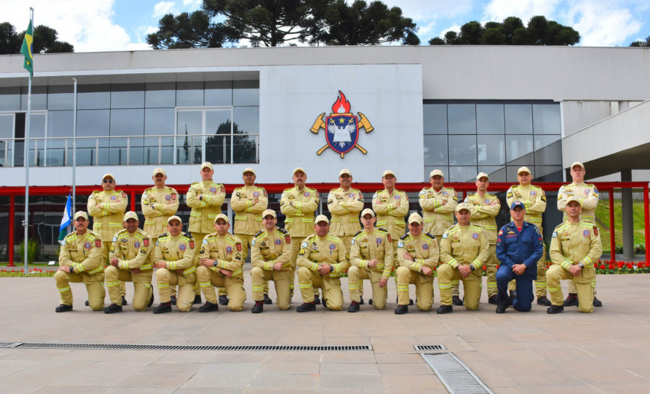 Preparação e resposta: formandos da força-tarefa dos Bombeiros do Paraná atuaram em socorro após tornado