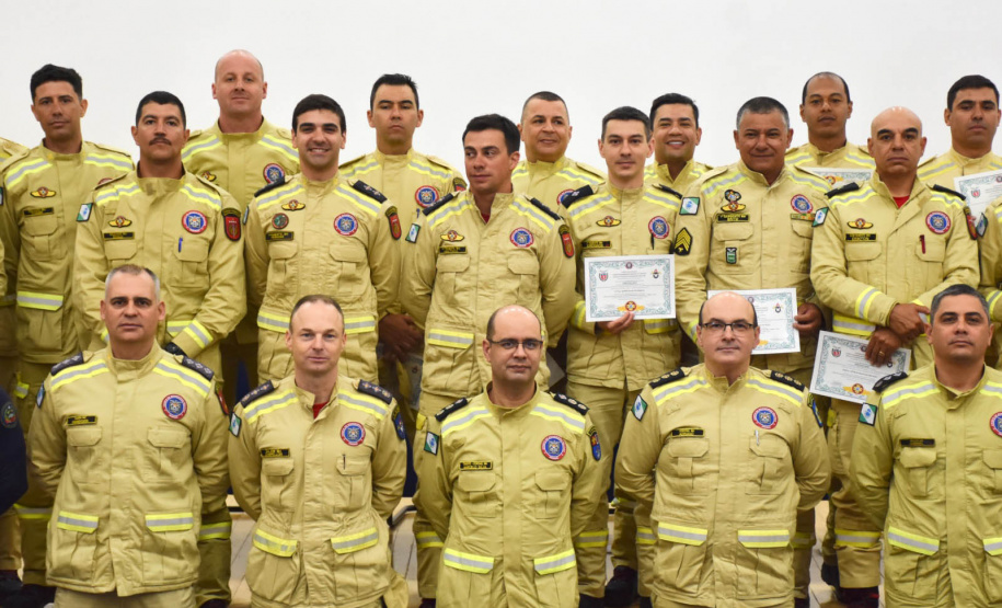 Preparação e resposta: formandos da força-tarefa dos Bombeiros do Paraná atuaram em socorro após tornado