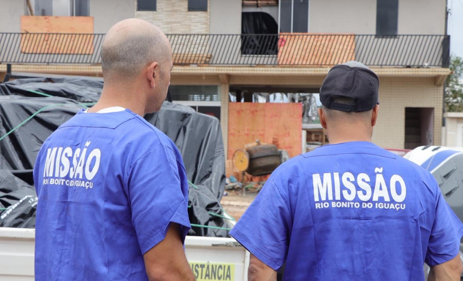 Carrinhos de mão produzidos por custodiados de Piraquara já estão sendo utilizados na reconstrução de Rio Bonito do Iguaçu