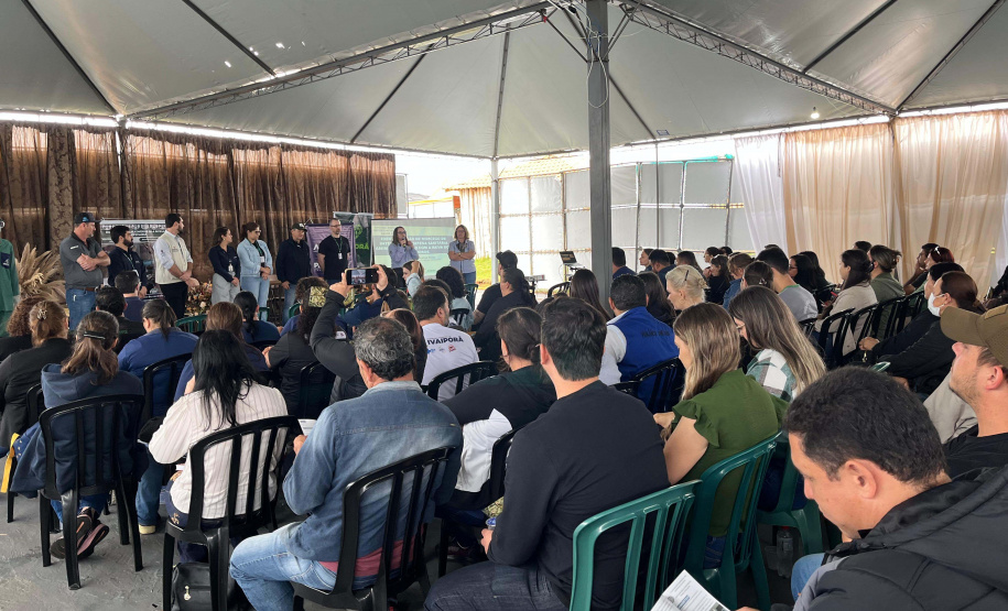 Adapar conscientiza produtores sobre a raiva durante a 21º Expovale