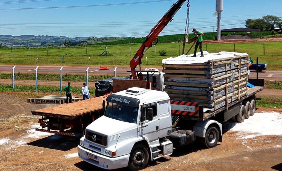 Emoção marca a chegada das primeiras casas pré-moldadas a Rio Bonito do Iguaçu