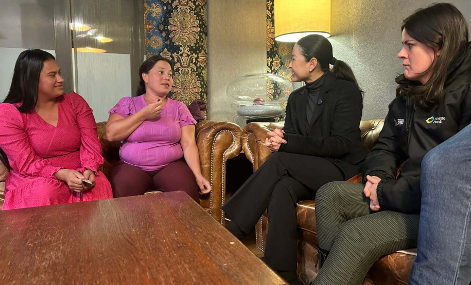 Sericicultoras do Paraná são destaque em três dias de imersão na Feira Silk in Lyon, na França