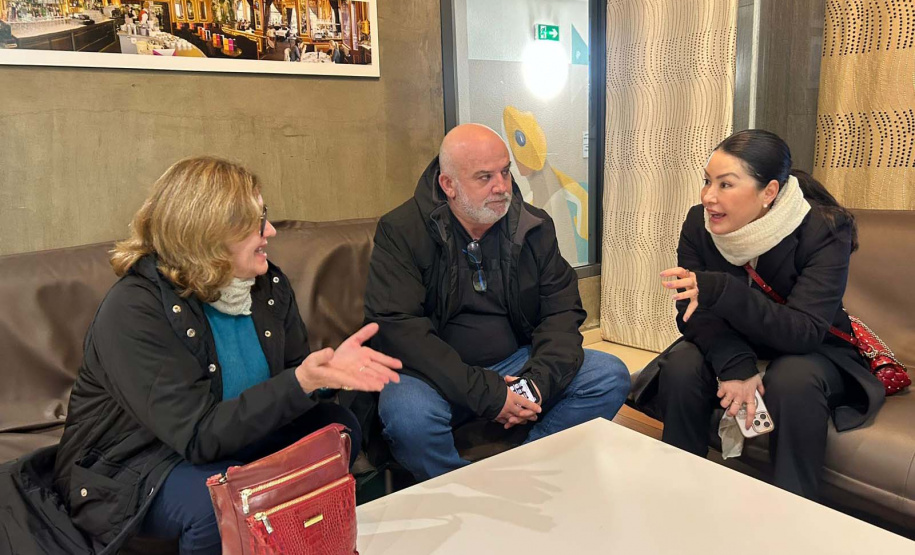 Sericicultoras do Paraná são destaque em três dias de imersão na Feira Silk in Lyon, na França