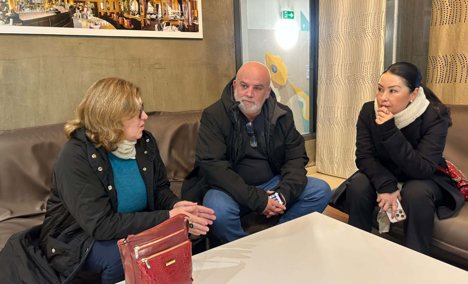 Sericicultoras do Paraná são destaque em três dias de imersão na Feira Silk in Lyon, na França