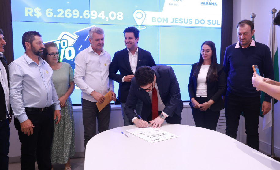 Governo autoriza mais R$ 145 milhões para pavimentações em todas as regiões do Estado