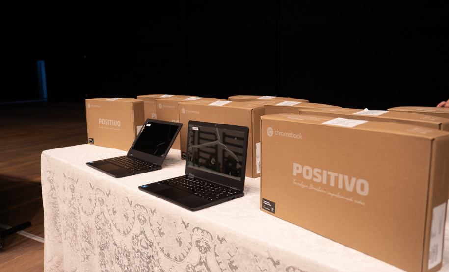 Educação realiza entregas de equipamentos e melhorias nas escolas de Curitiba