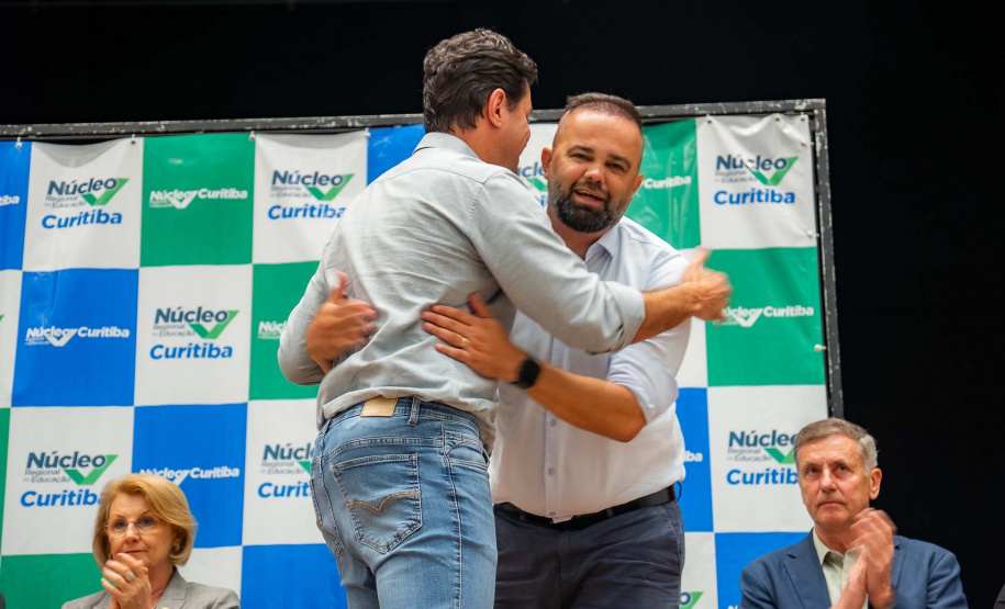 Educação realiza entregas de equipamentos e melhorias nas escolas de Curitiba