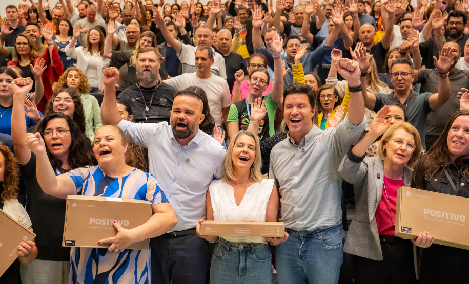 Educação realiza entregas de equipamentos e melhorias nas escolas de Curitiba