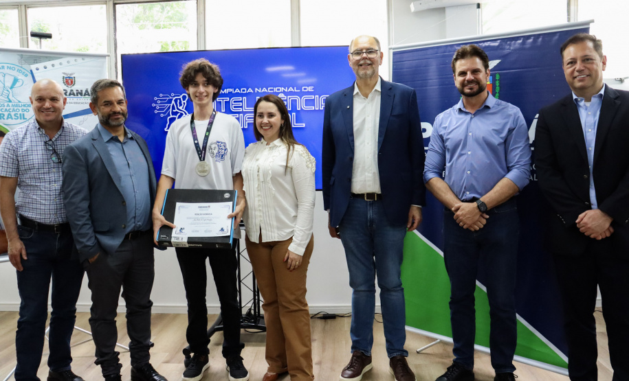 Alunos do Paraná recebem premiação da Olimpíada Nacional de Inteligência Artificial