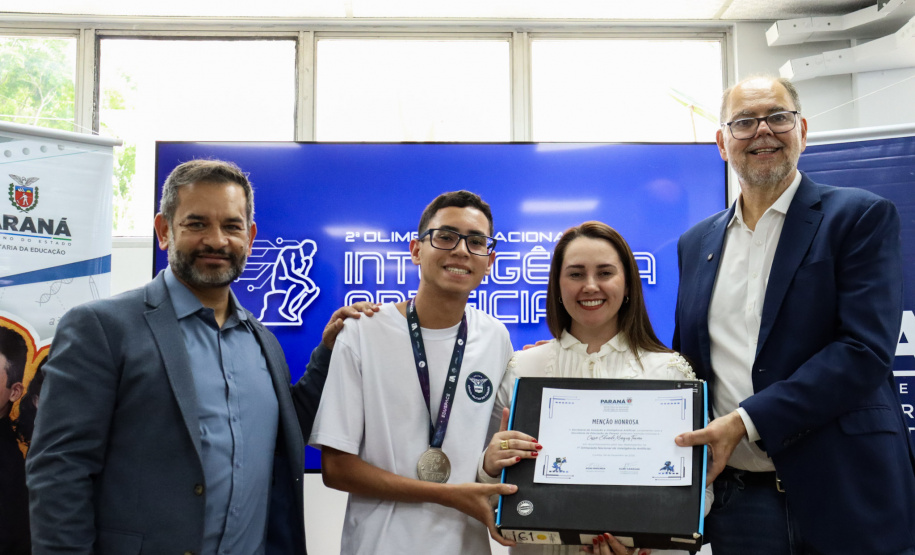 Alunos do Paraná recebem premiação da Olimpíada Nacional de Inteligência Artificial