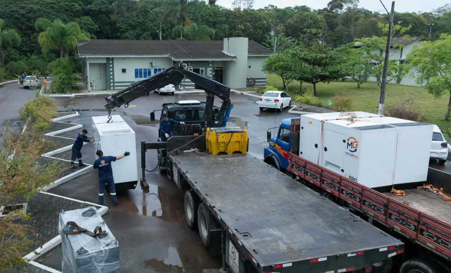 Sanepar reforça litoral com a chegada de 31 geradores elétricos para o verão