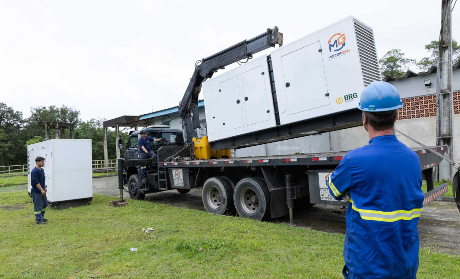 Sanepar reforça litoral com a chegada de 31 geradores elétricos para o verão
