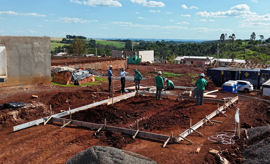 Estado começa a construir novas casas para as famílias mais afetadas pelo tornado em Rio Bonito do Iguaçu