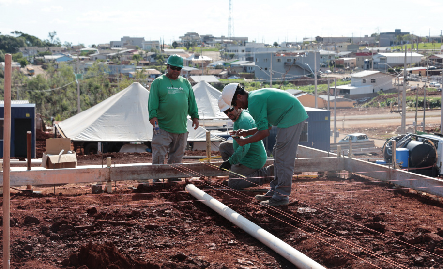 Estado começa a construir novas casas para as famílias mais afetadas pelo tornado em Rio Bonito do Iguaçu