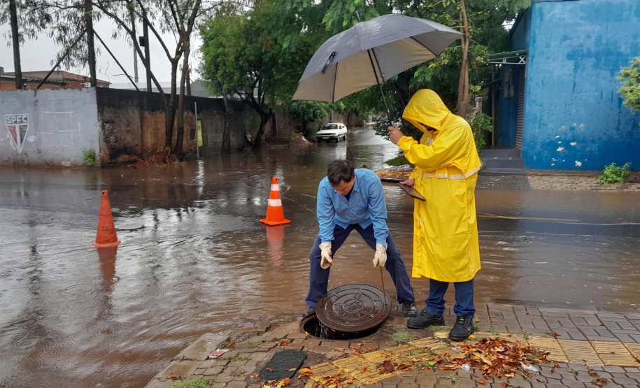 Projeto piloto da Sanepar usa monitoramento inteligente para evitar que o esgoto suba para as ruas