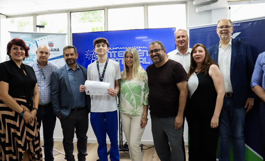 Alunos do Paraná recebem premiação da Olimpíada Nacional de Inteligência Artificial