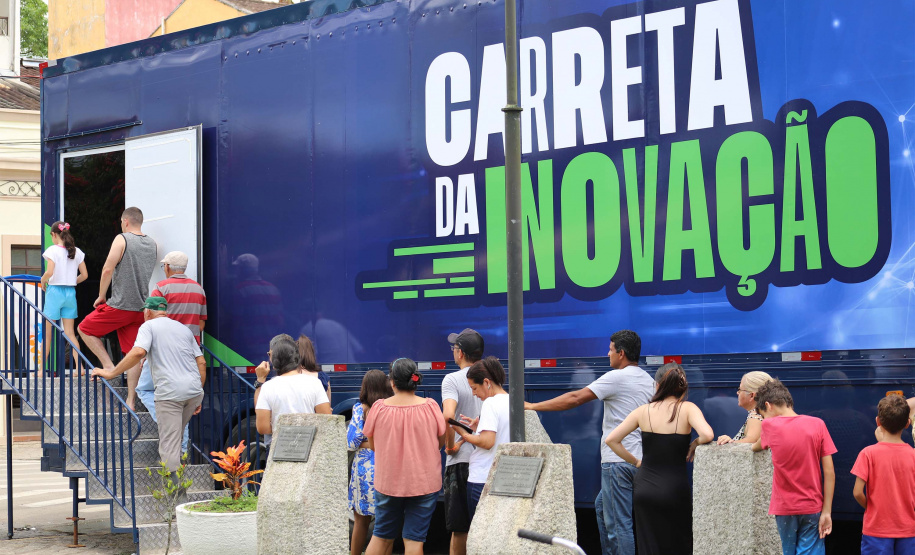 Durante o verão, Carreta da Inovação oferece atividades gratuitas no Litoral