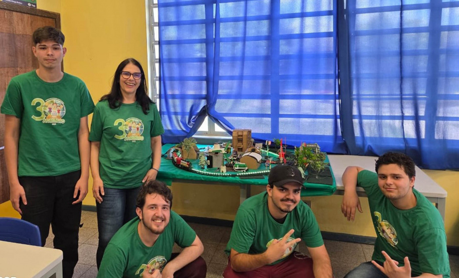 Alunos de Pinhais desenvolvem sistema inteligente de segurança na travessia de trilhos