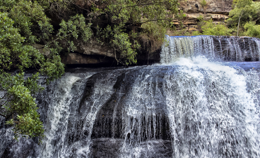 Cinco dicas de cachoeiras para curtir o Verão no Paraná próximo à natureza.