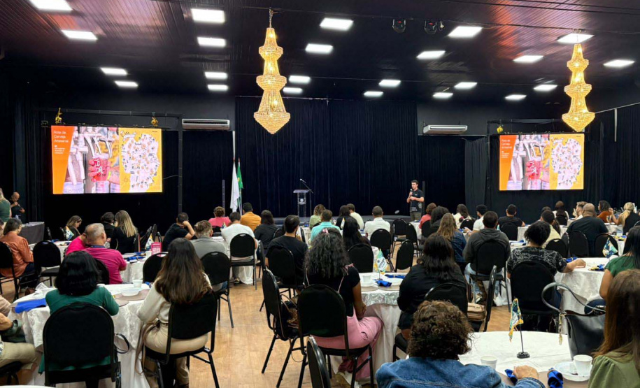 Profissionais do turismo de Minas Gerais têm contato com atrativos e destinos do Paraná