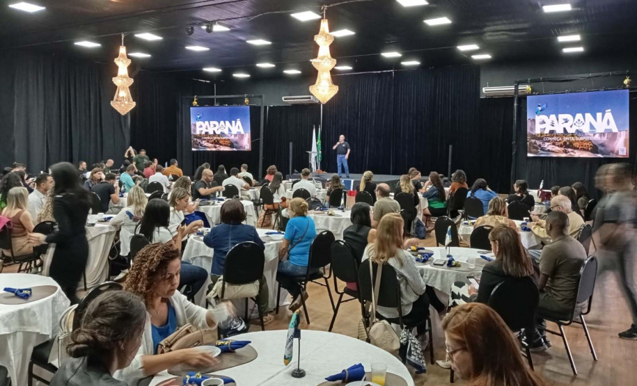 Profissionais do turismo de Minas Gerais têm contato com atrativos e destinos do Paraná