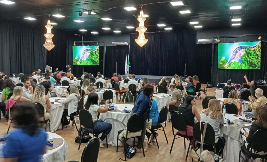 Profissionais do turismo de Minas Gerais têm contato com atrativos e destinos do Paraná