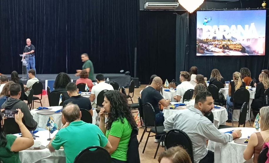 Profissionais do turismo de Minas Gerais têm contato com atrativos e destinos do Paraná