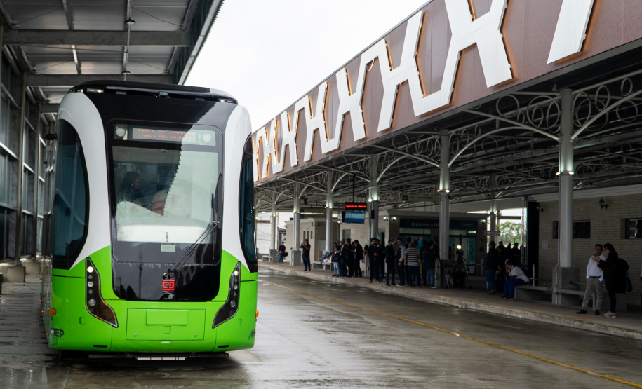 População se surpreende com tecnologia e aprova primeira viagem do Bonde Urbano Digital