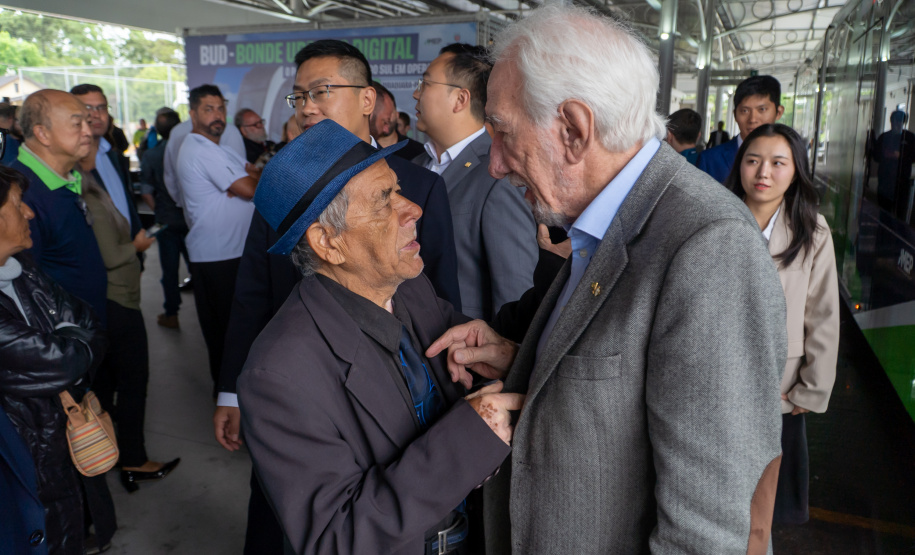 População se surpreende com tecnologia e aprova primeira viagem do Bonde Urbano Digital