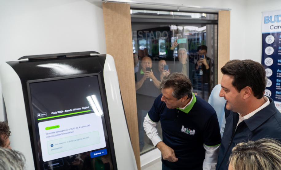 População se surpreende com tecnologia e aprova primeira viagem do Bonde Urbano Digital