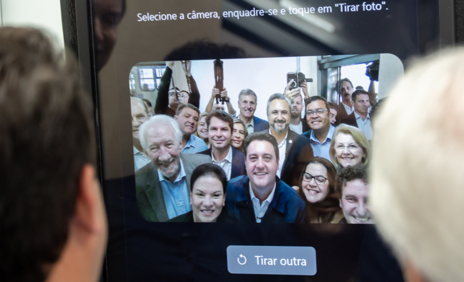 População se surpreende com tecnologia e aprova primeira viagem do Bonde Urbano Digital