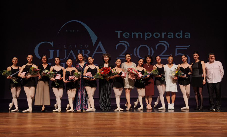 Formatura marca a última noite de “ALGO/RITMO” no Guairão, que reuniu quase 3 mil pessoas em duas apresentações