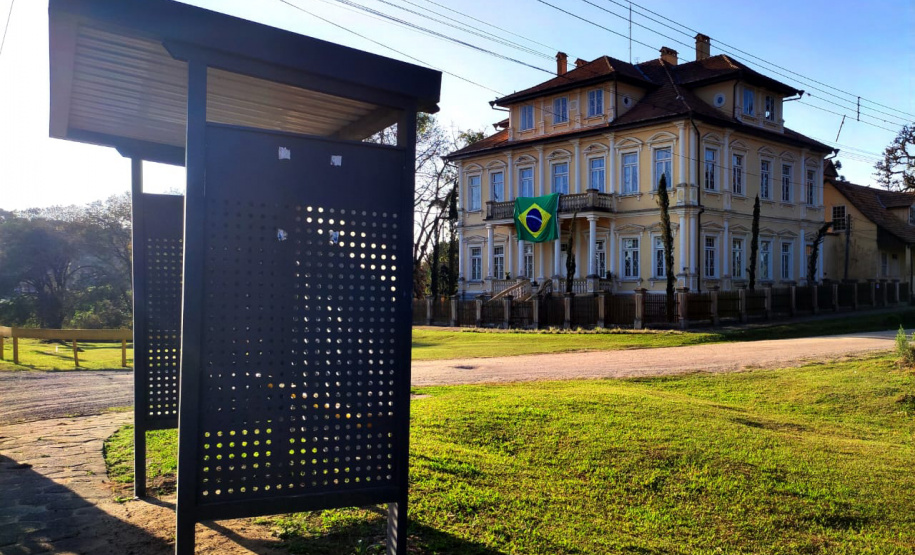 AMEP - 68 cidades do Paraná recebem novos abrigos de paradas de ônibus