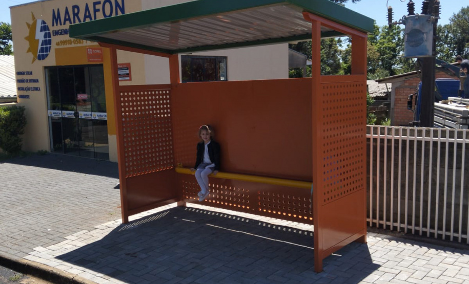 AMEP - 68 cidades do Paraná recebem novos abrigos de paradas de ônibus