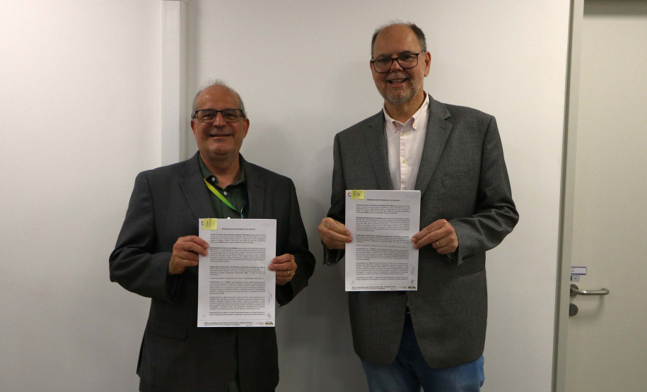 Estado firma parceria com o CNPEM para cooperação em projetos de IA e materiais recicláveis na UEL