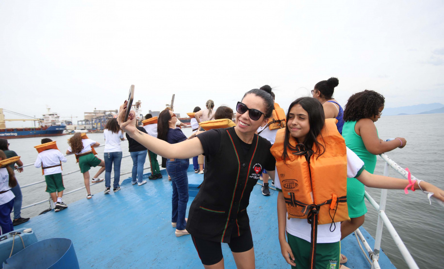 Porto Escola completa 10 anos e premia alunos com passeio pela Baía de Paranaguá