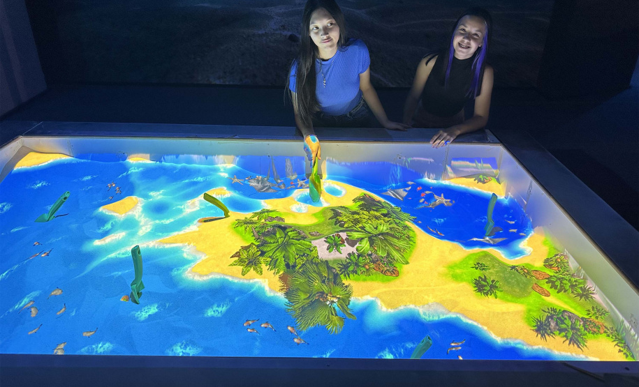 Alunos de Rio Bonito do Iguaçu encerram ano letivo com viagem especial a Foz do Iguaçu