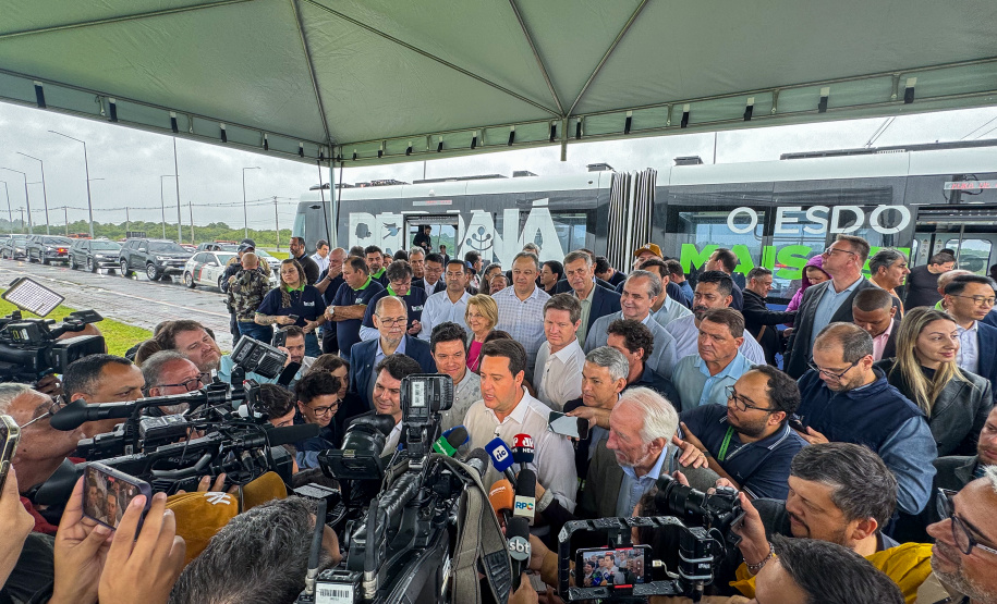 População se surpreende com tecnologia e aprova primeira viagem do Bonde Urbano Digital