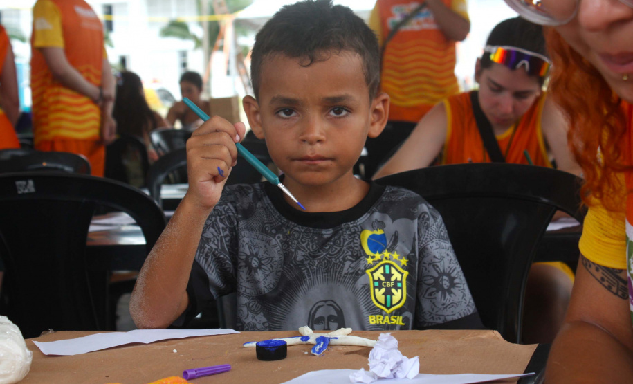 Universidades ampliam presença no Verão Maior Paraná com ações educativas no Litoral